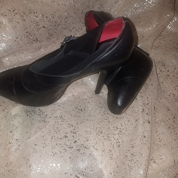 Shoes - Picture 2 of 3